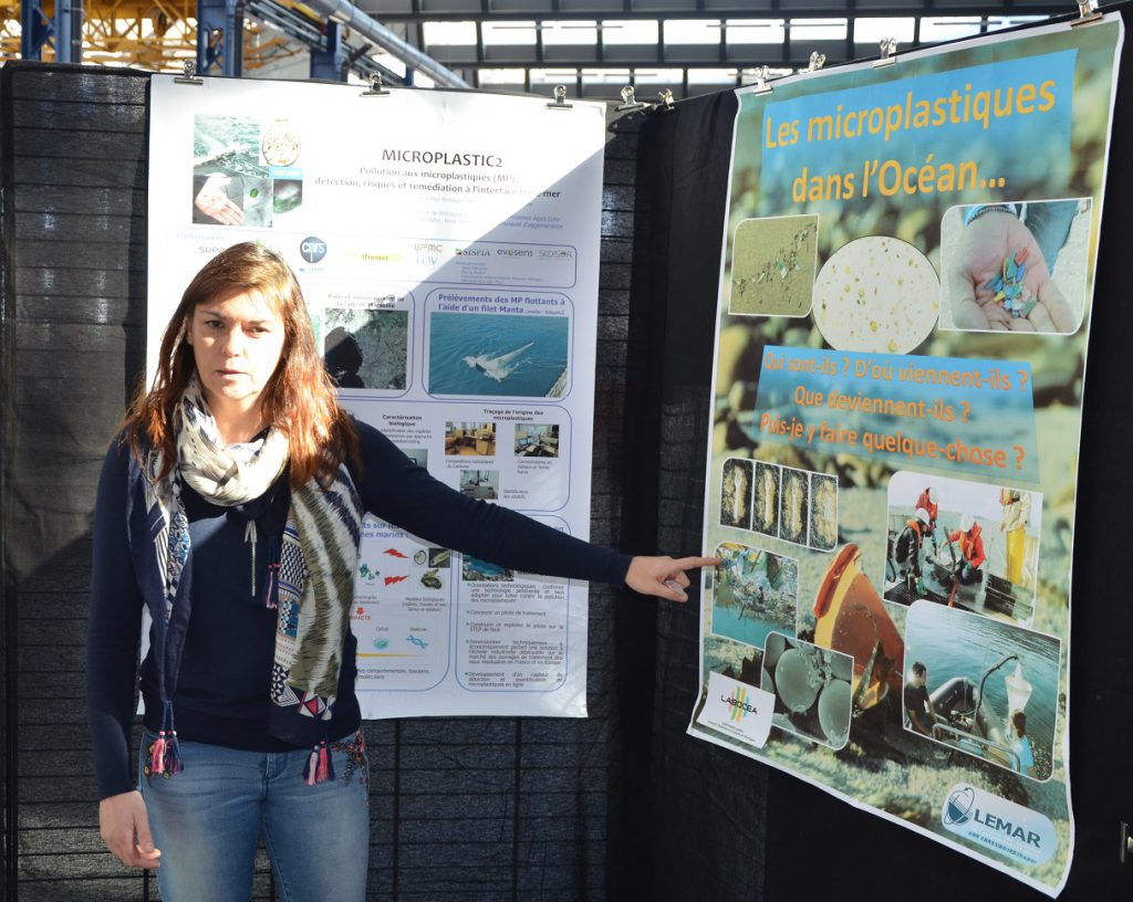 affiche microplastiques océan